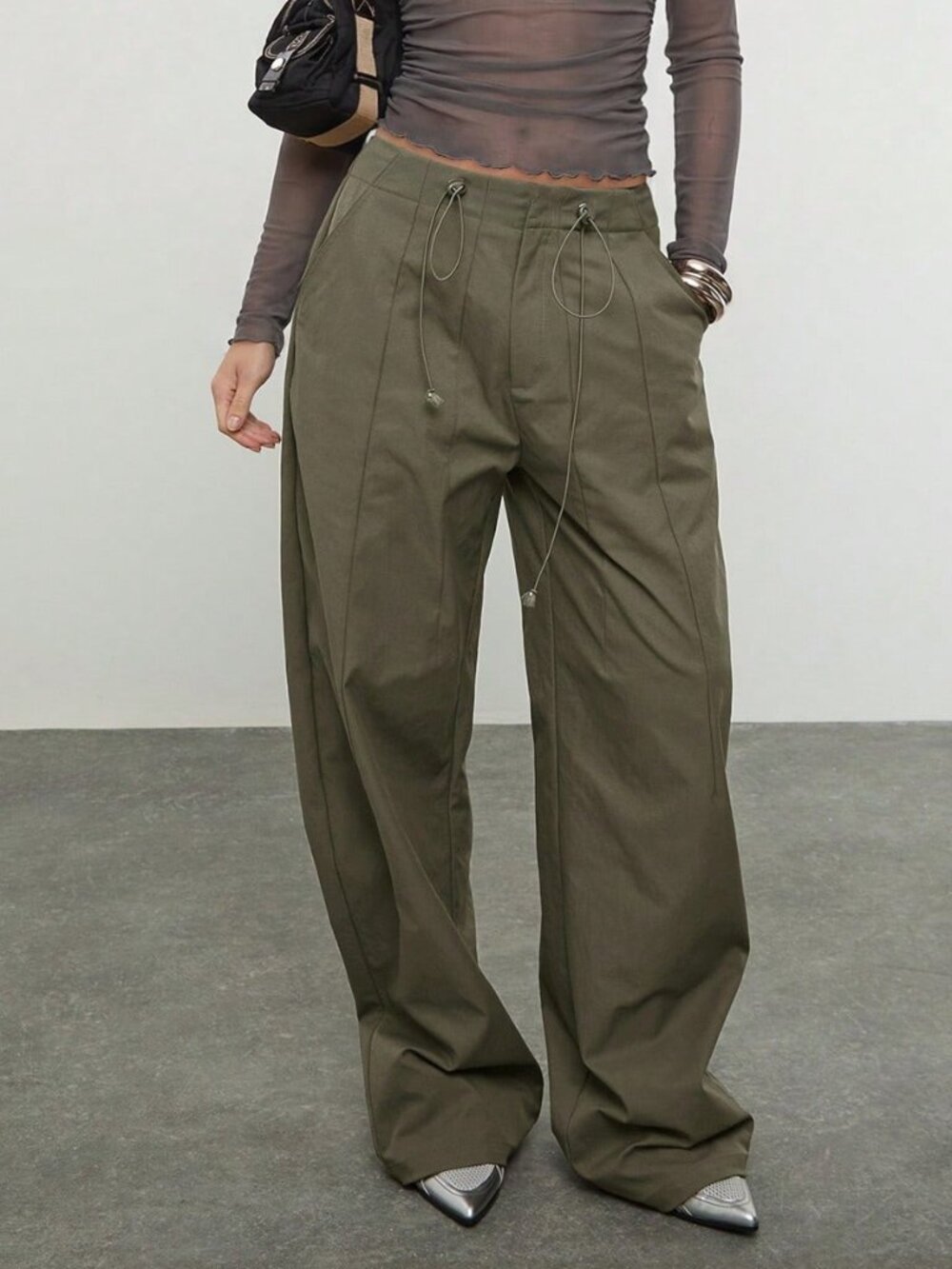 Green Casual Women's Mid Balloon Pleated Nylon Trousers - Picture 5 of 5